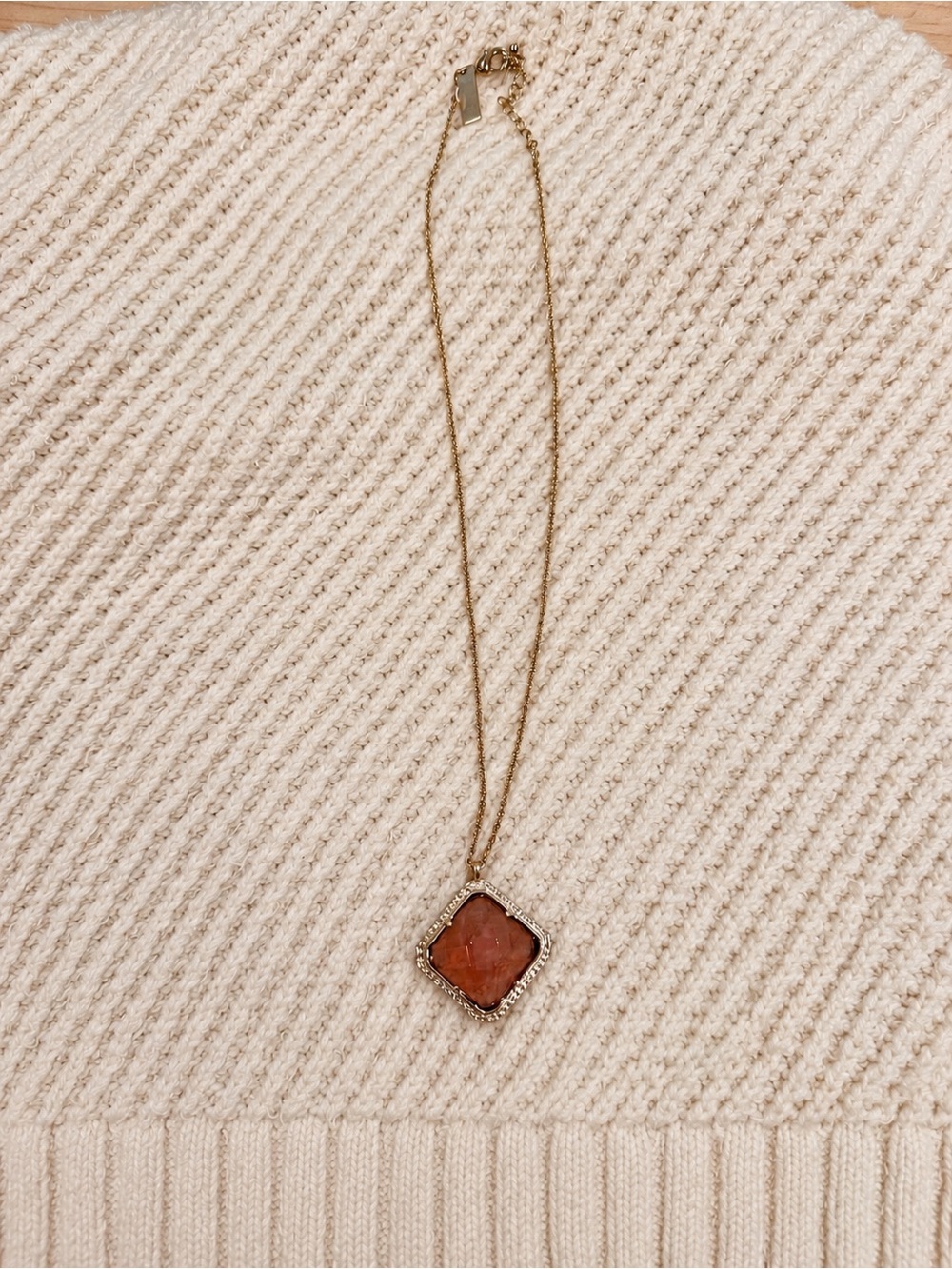 Kendra Scott necklace